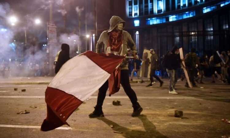  Peru impeachment protests: Clashes with police turn deadly