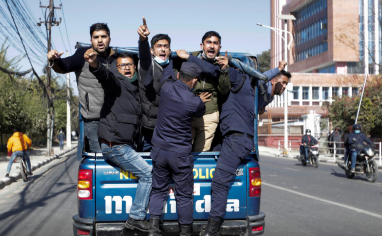  Hundreds protest against Nepali PM’s sudden dissolution of parliament