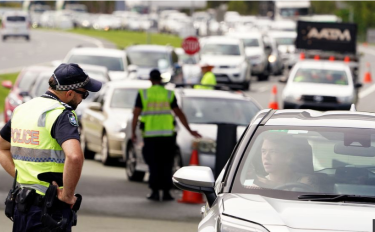  Covid: Australian states enforce travel bans amid Sydney outbreak