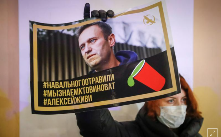  Kremlin critic Alexei Navalny due to fly back to Russia despite arrest threat