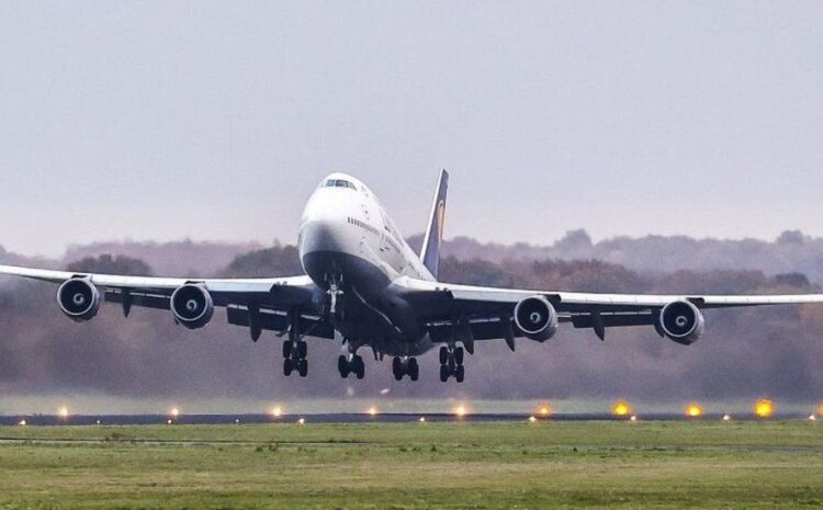  Climate change: EU official backs German Greens on curbing flights