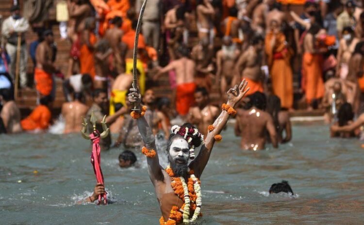  India Covid: Kumbh Mela pilgrims turn into super-spreaders