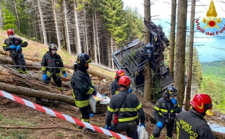  Italy cable car: Outrage as video of the crash shown on TV