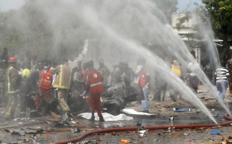  At least 8 killed in Mogadishu by suicide bomb targeting government convoy