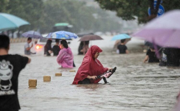  China floods: 12 dead in Zhengzhou train and thousands evacuated in Henan