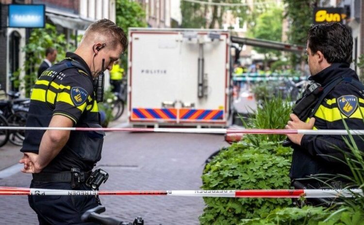  Peter R de Vries: Dutch crime journalist wounded in Amsterdam shooting