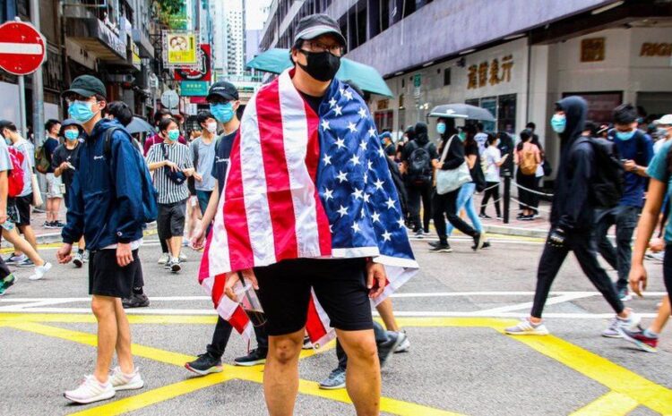 Hong Kong: US issues warning on business risks