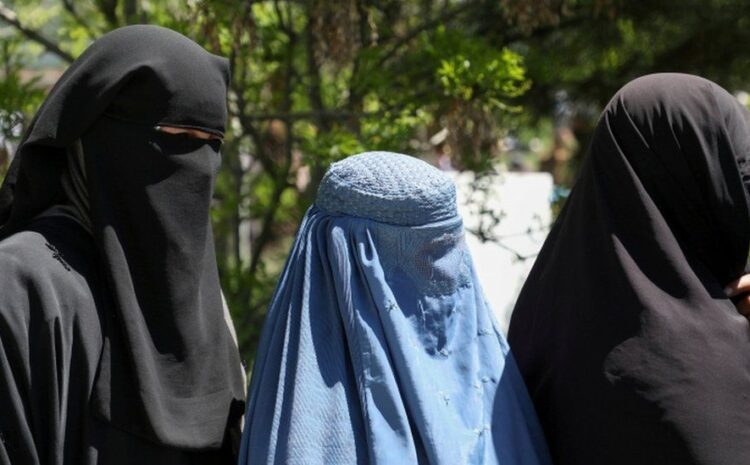  Afghanistan: Taliban tell working women to stay at home