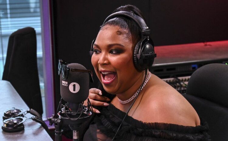  Lizzo: Facebook and Instagram remove abusive comments from singer’s accounts