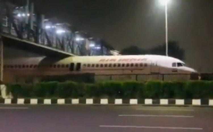  Air India: Plane stuck under bridge in viral video