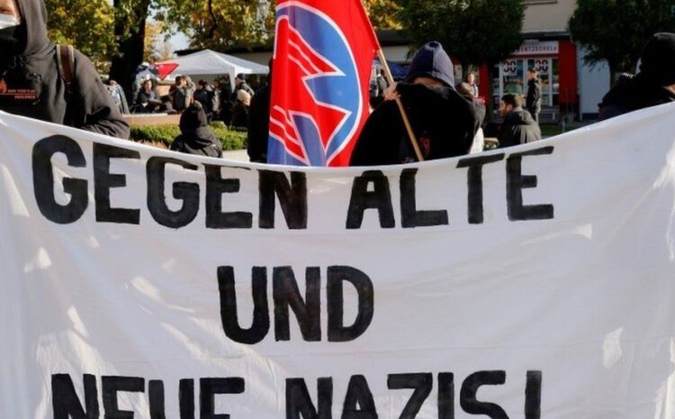  German far-right group attempt to block migrants