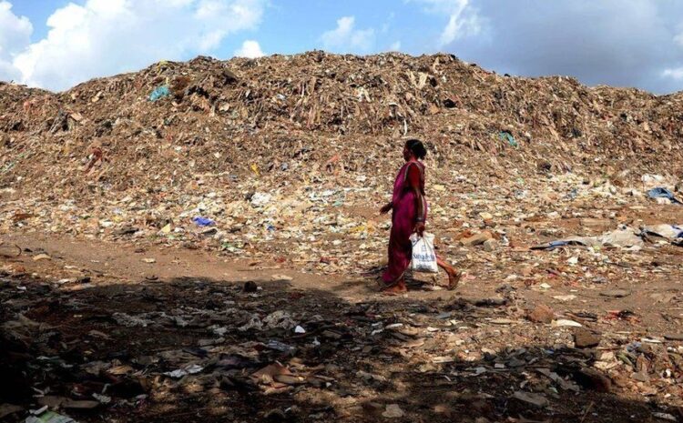  The nightmare of India’s tallest rubbish mountain