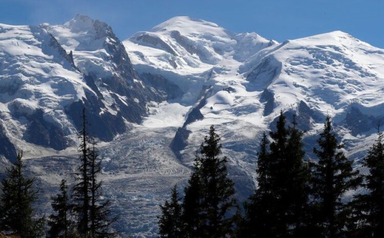  French climber handed Mont Blanc gems after 2013 find