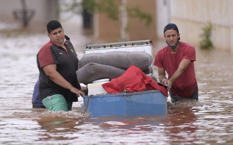 Brazil rains: Minas Gerais hit by deadly landslides and floods