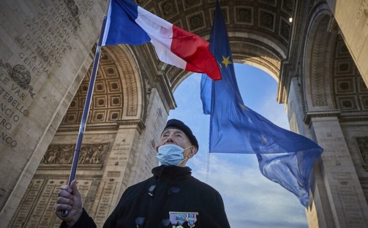  EU flag removed from Arc de Triomphe after right-wing outrage