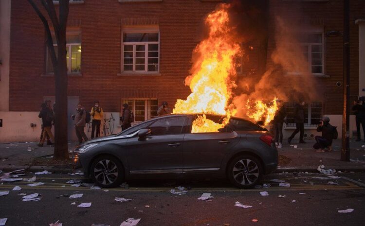  French car-burning returns for New Years’ Eve