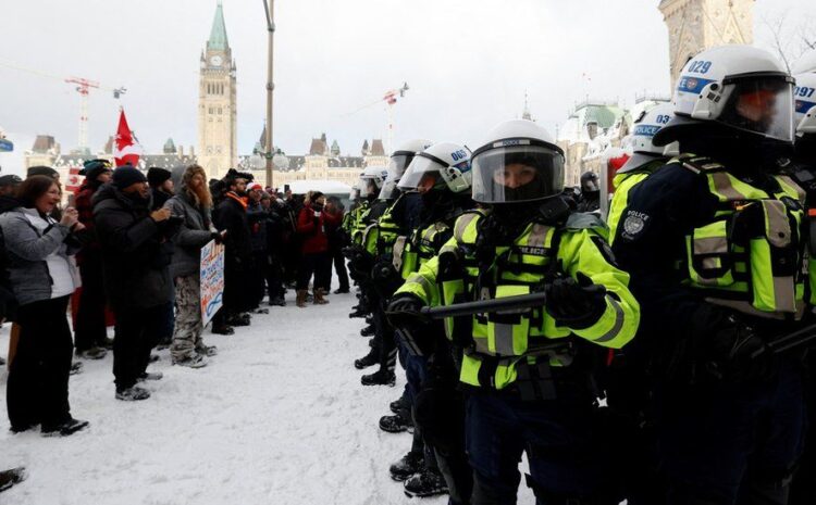 Canada protests: Police push back demonstrators in Ottawa