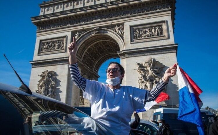  Covid protests: Hundreds fined as convoy enters Paris