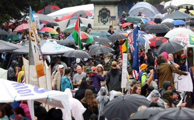 New Zealand plays Barry Manilow to repel parliament protesters