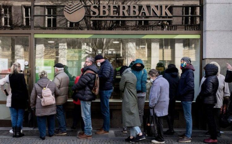  Russia central bank urges calm amid cash run fears